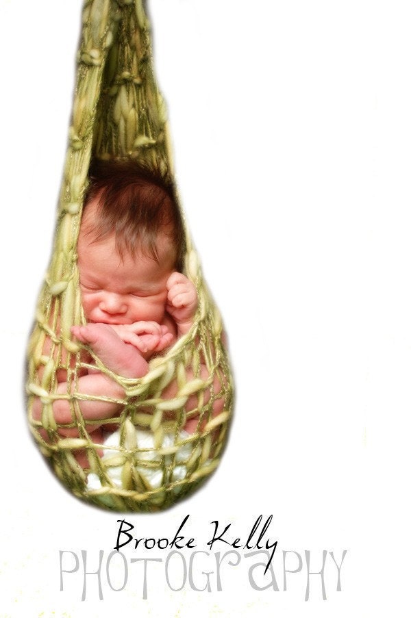 ORiGiNAL newborn SToRk PoUch baby Photo Prop Hanging Cocoon Nest Egg UzniGeNDeR Boy Girl ZEN Green Ivory KNiT to ORDeR