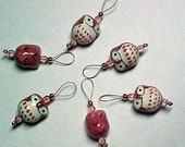Owl Stitch Markers - Pink Ceramic Beads On Blush Pink Wire Including Storage Tin - Set of 6 -  US 10 - Item No. 911