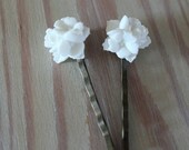 White Flowered Bobby Pin Hair Pin Set