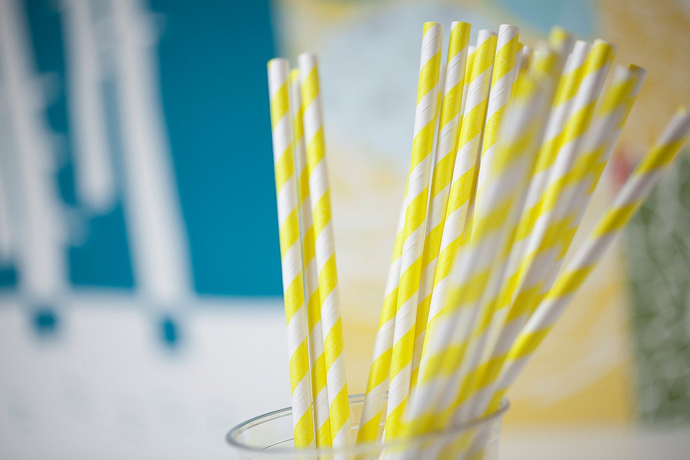 25 yellow paper straws, striped pastel yellow straws for parties and events, free printable flags