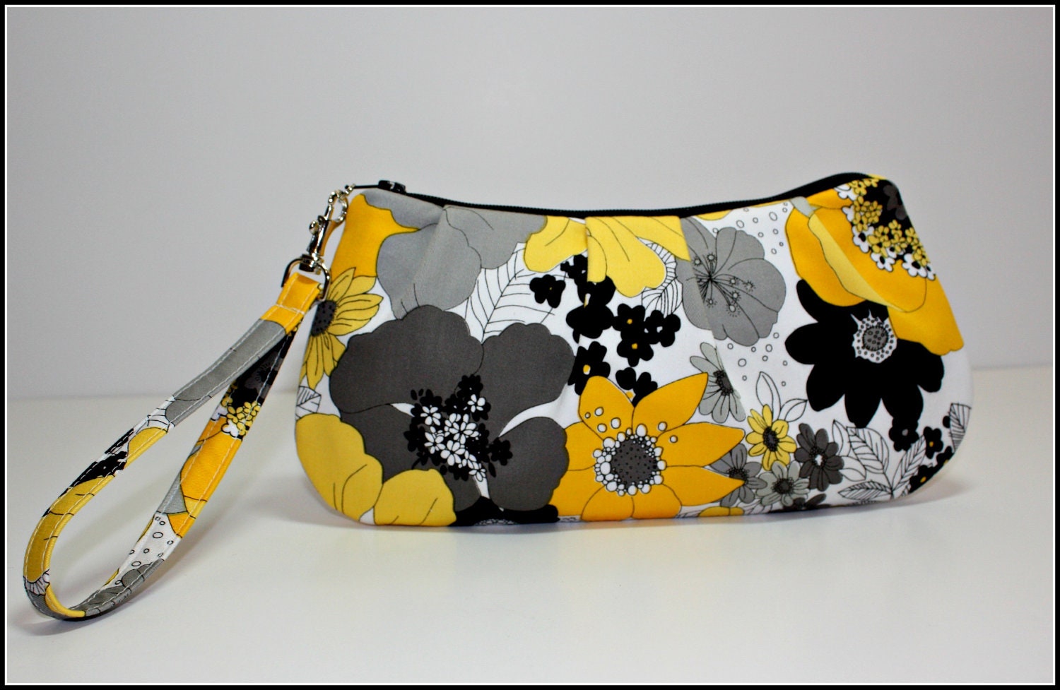 Sweet Pea Zip & Go Wristlet / Yellow, Gray, Black and White Floral