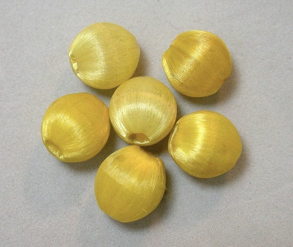 VINTAGE Lemon Yellow SILK BEADS Fiber Lucite 10mm pkg6 slk18