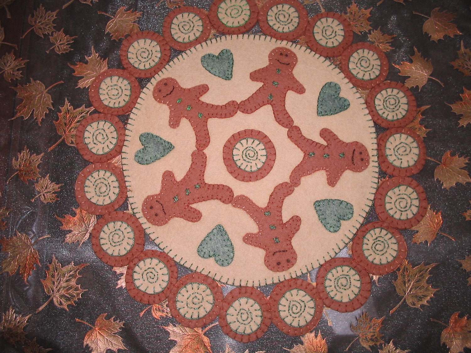 Penny rug,candle mat,table mat, table runner, Christmas Gingerbread men with green candies and hearts