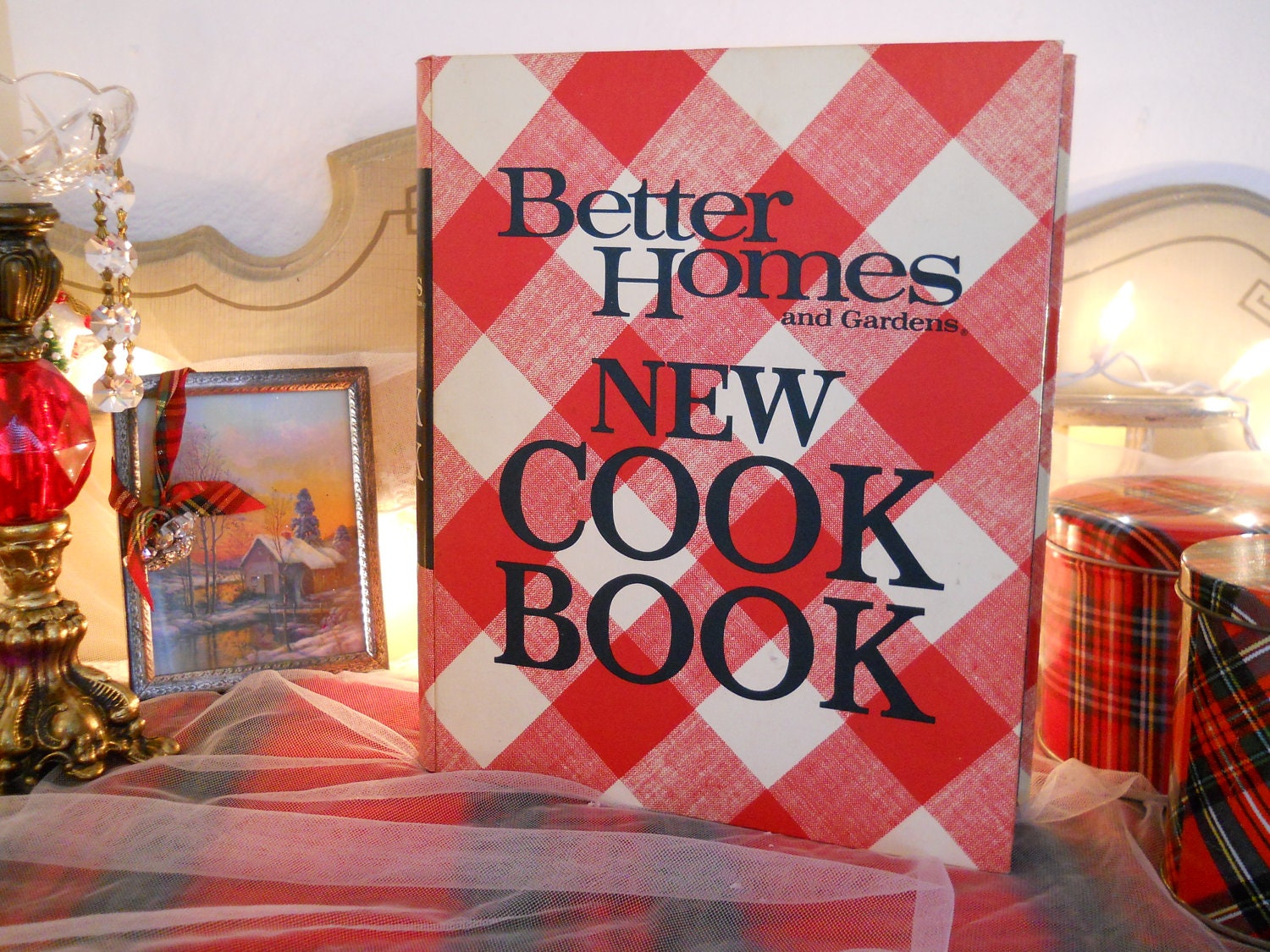 vintage better homes & gardens new cookbook, 1972, 3 ring binder-style hardback, red, white check, great condition, comfort food recipes