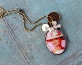 Breakfast at Tiffany's 2  - medaillon necklace in brass with fresh water pearl and ivory enameled bow