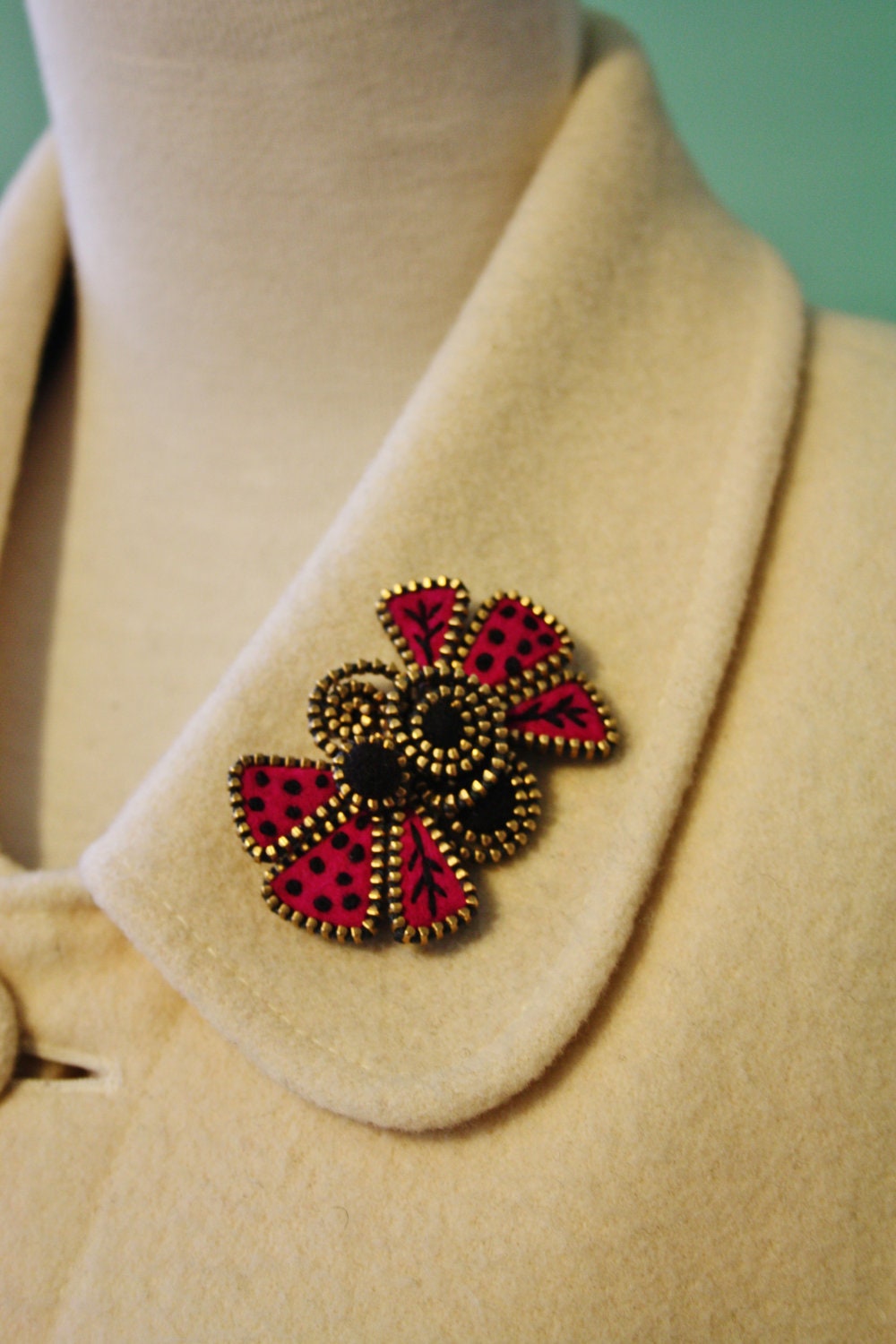 Felt and zipper multi leaf brooch