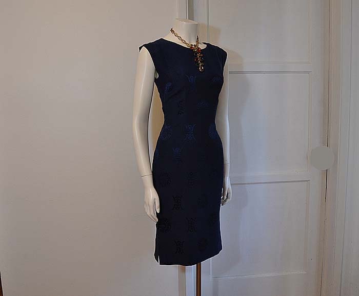 50s dress / Shanghai Sweetheart Vintage 1950s Novelty Print Wiggle Dress