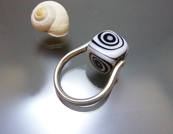 Melanie Moertel Lampwork Beads - Sterling silver ring w glass bead, black'n white - Choose your color - Size 10 (Deutsche Größe 19,5 / 61)