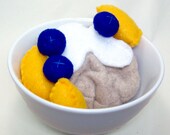 Felt Play Food Oatmeal with Peaches Cream and Blueberries