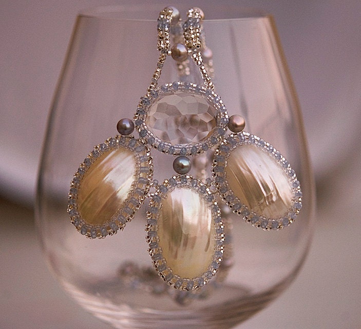 Quartz, Osmina shell and pearls necklace N1323. Moon glow - FleurDeIrk