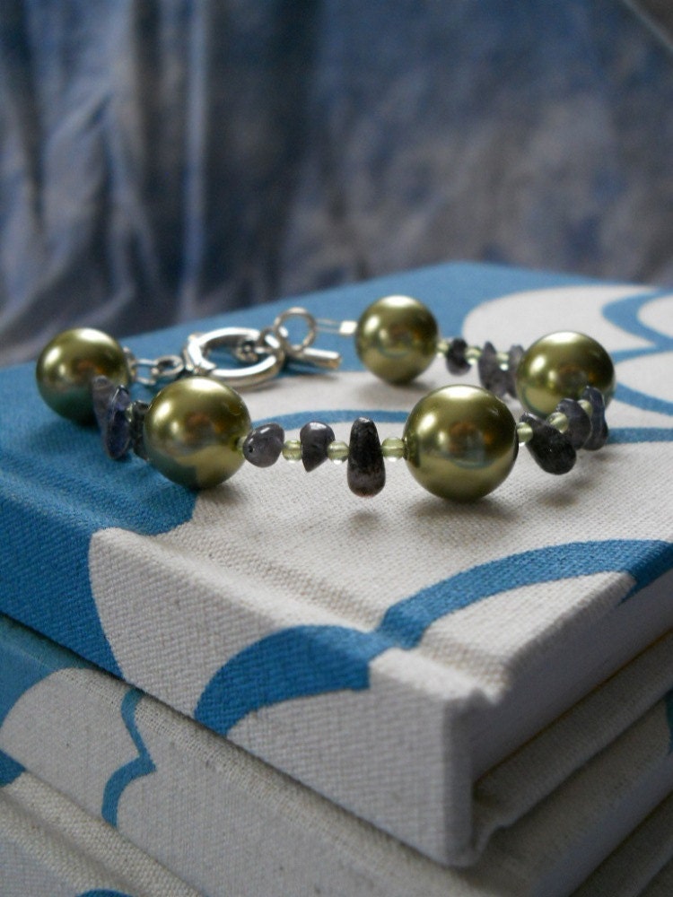 Mermaid Tears bracelet - green Swarovski pearls, peridot, blue/violet iolite