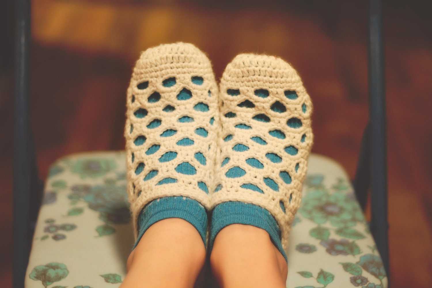 Instant Download - Crochet Pattern - Lola Slippers (Sizes Youth 11 - Woman 12)