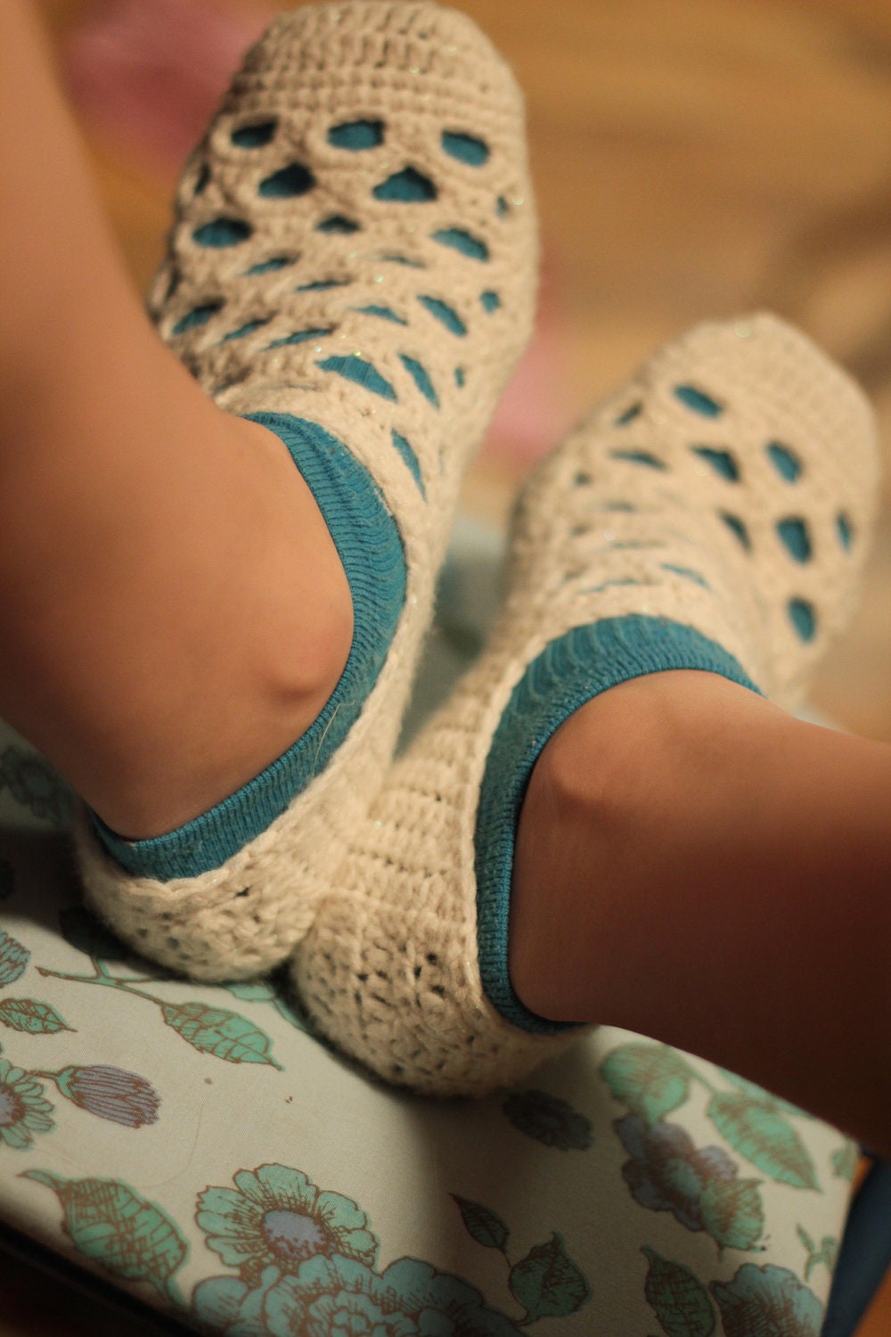 Instant Download - Crochet Pattern - Lola Slippers (Sizes Youth 11 - Woman 12)