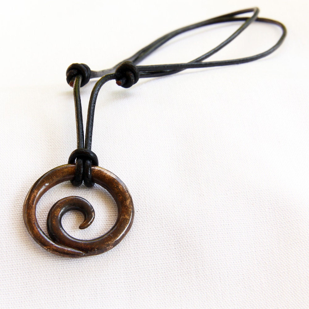 Constant Motion Pendant in sandstorm