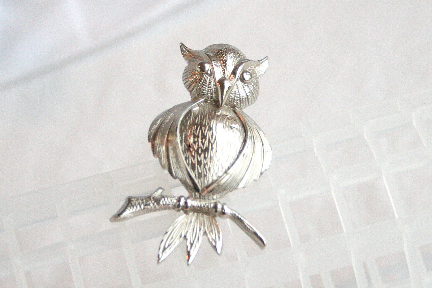 Vintage 1970s Owl Figural Brooch Silver Finish Retro Pin