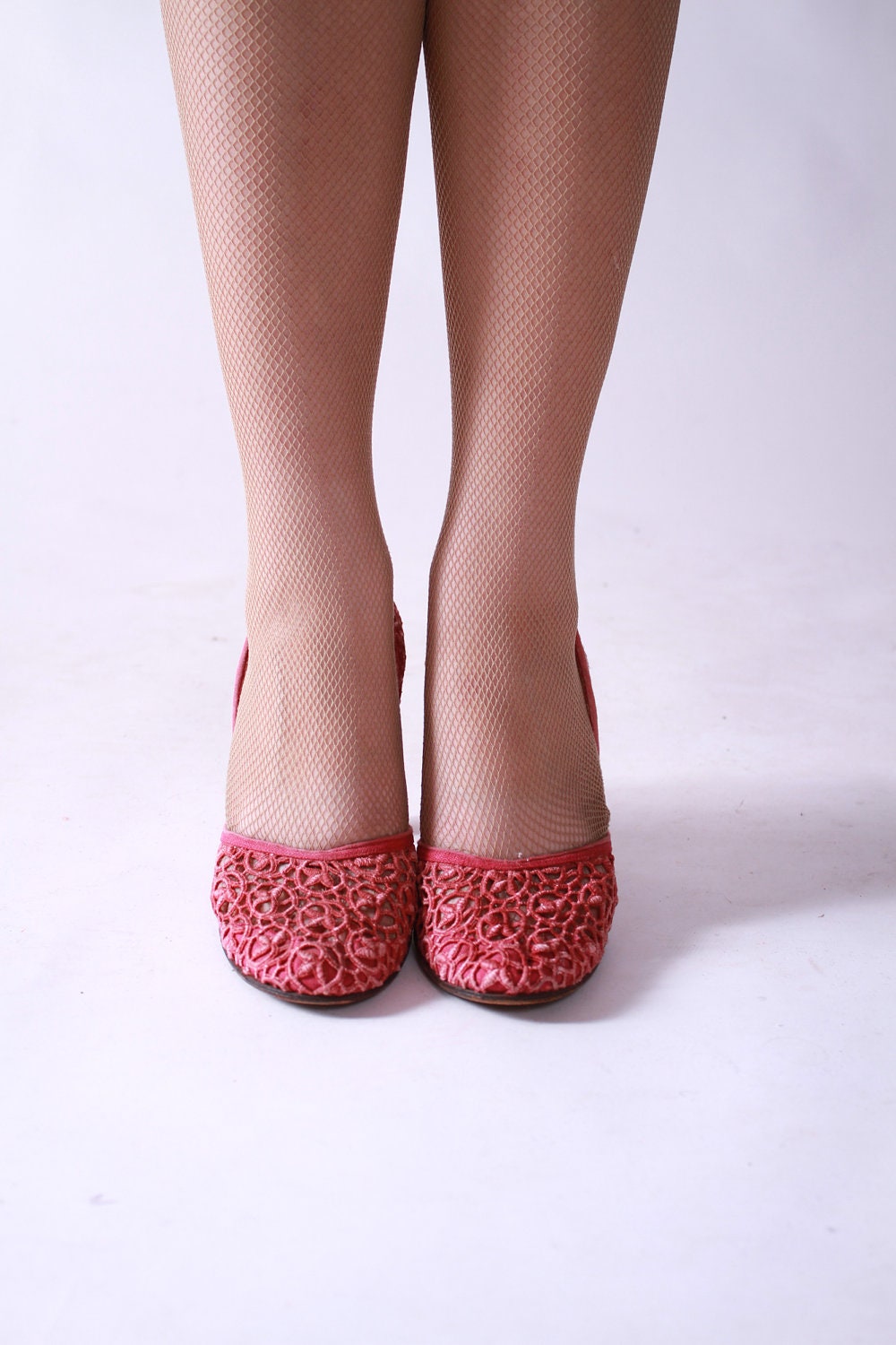 Vintage 1940s Baby Doll Pumps in Raspberry Linen and Lace 9 N