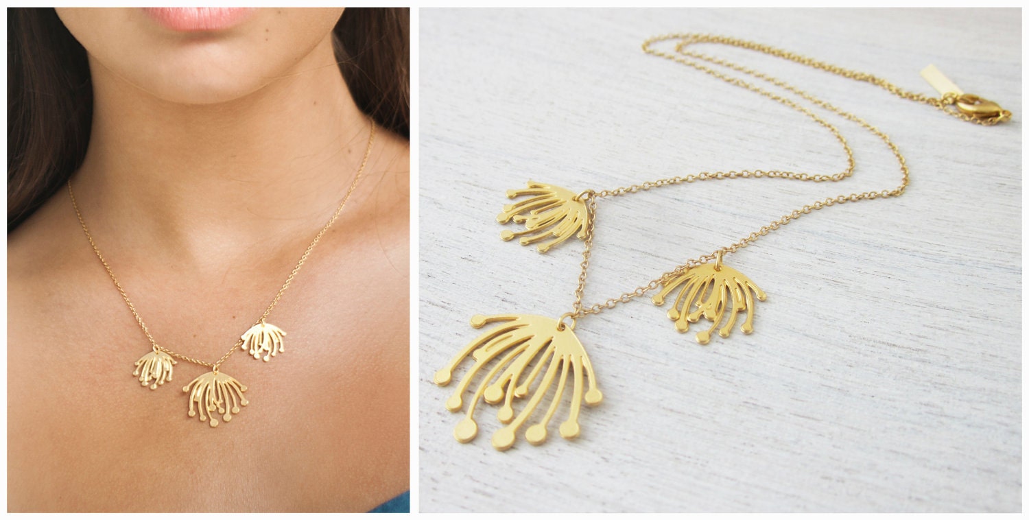 Floral Spark Necklace in Gold