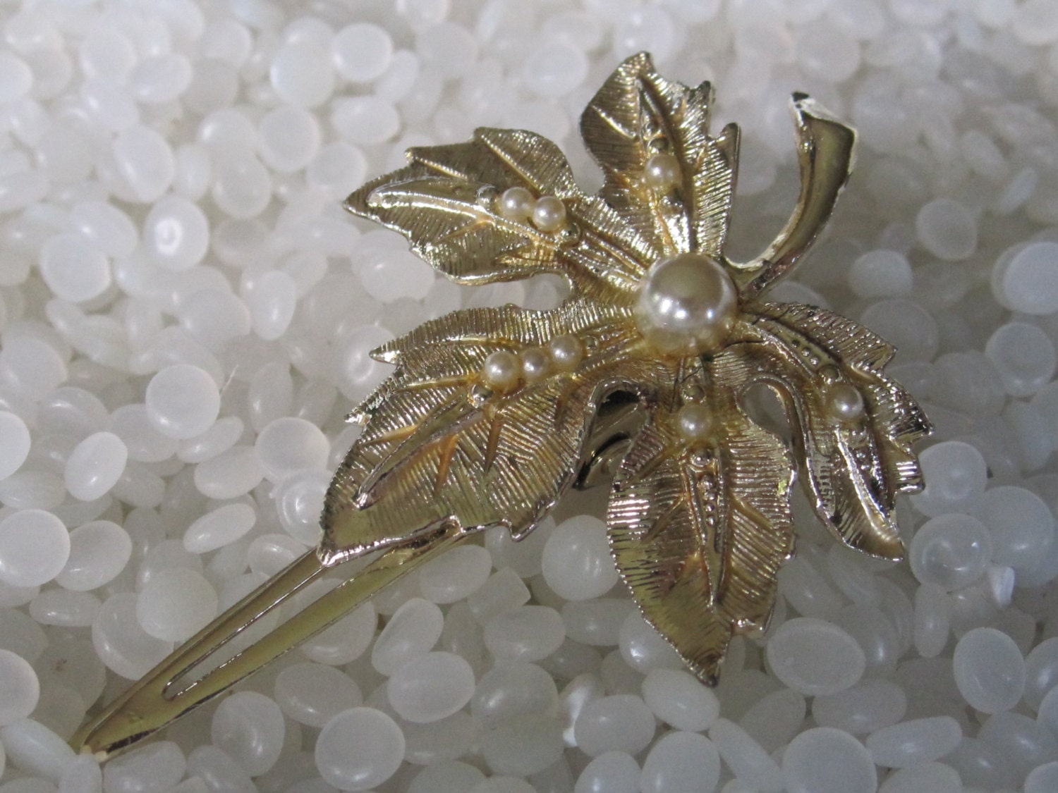 wonderful vintage barrette, gold leaf, maple leaf
