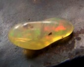 Welo Opal - Ethiopian Opal -  White yellow fire opal - 7  carats - Tumbled polished - wire wrap or cabbing material - natural raw  Fire opal