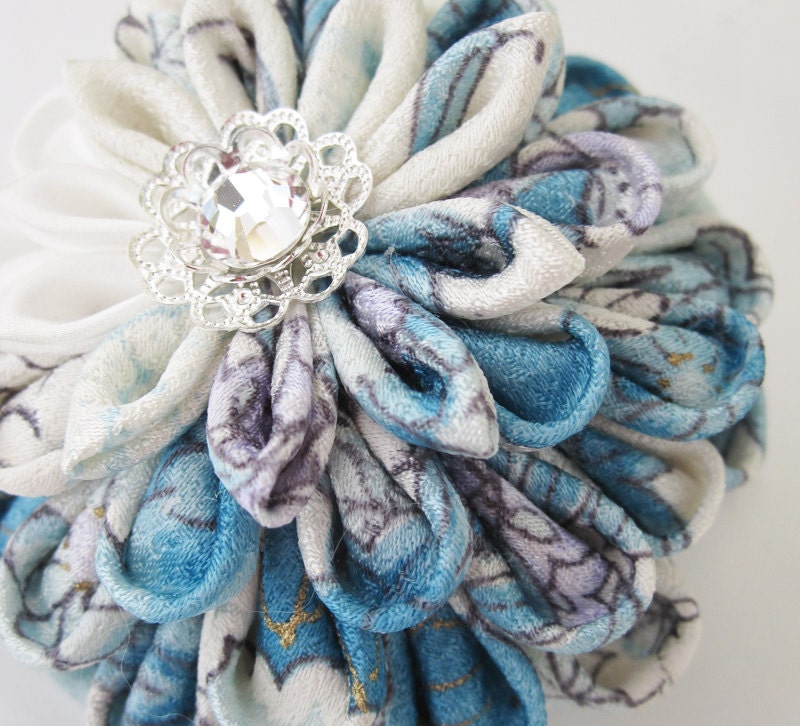 Comb and Bobby Pin Winter Set Tsumami Kanzashi Kimono Flower