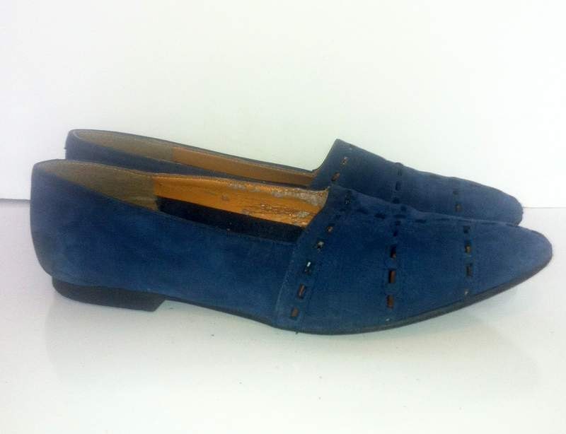 Sz 8.5 Vintage blue suede flat Perry Ellis italian made shoes.