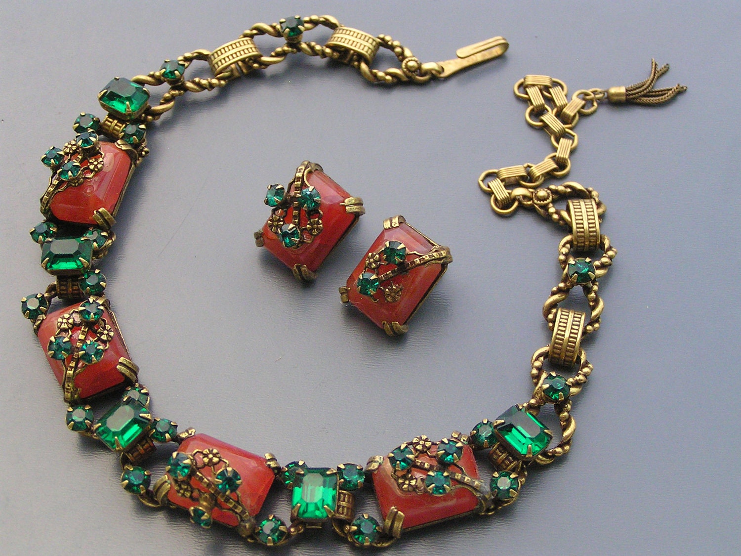 Vintage Emerald Green Rhinestones Carnelian Glass Necklace Earrings Germany