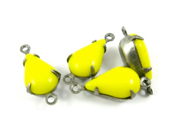 4 - Vintage Pear Shape Stones in 2 Rings Silver Antique Brass Prong Settings - Lemon Yellow - 13x8mm