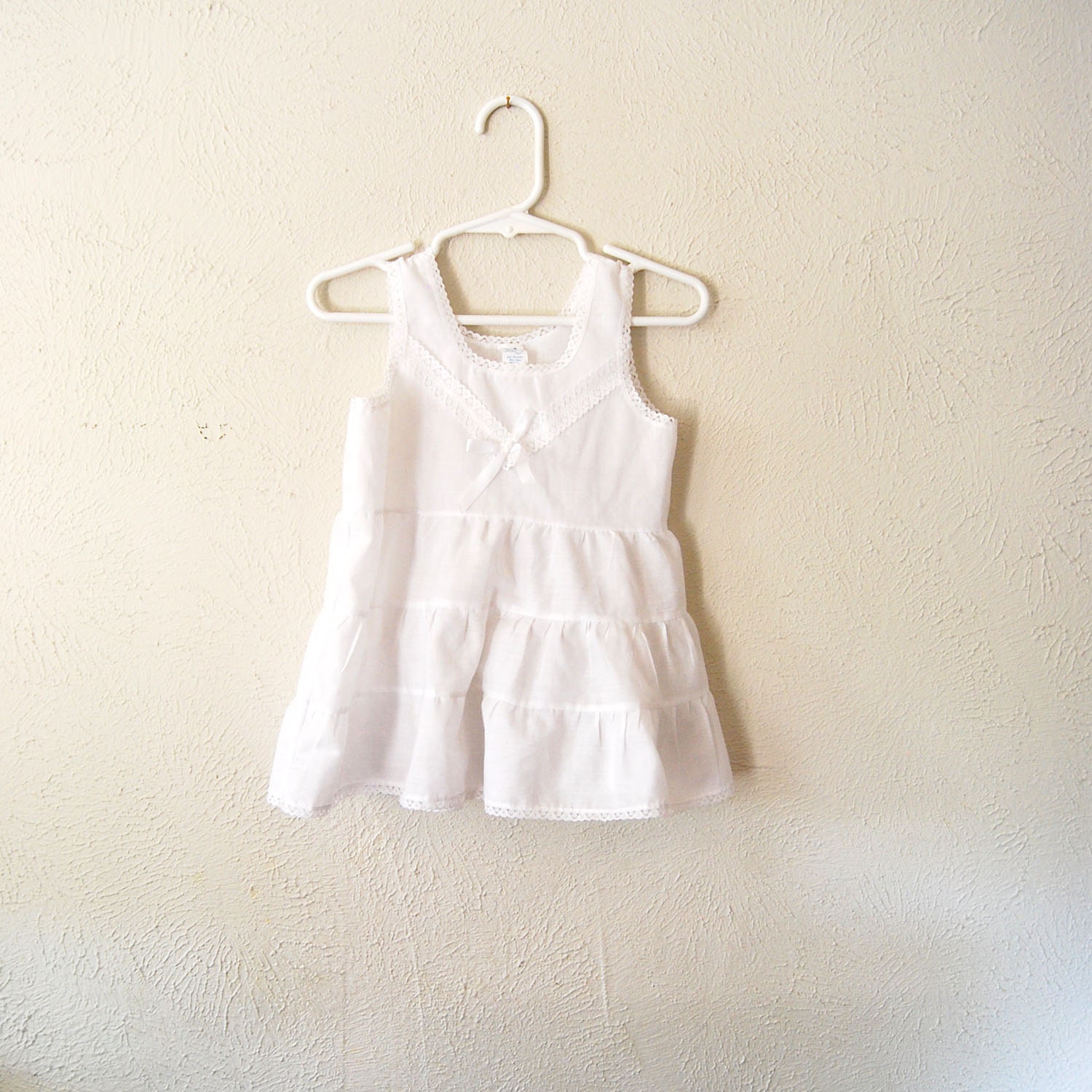 vintage girl white tunic dress w lace