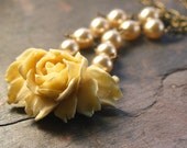 Cream Flower Glass Pearl shabby Chic Necklace dreamy vintage romance wedding