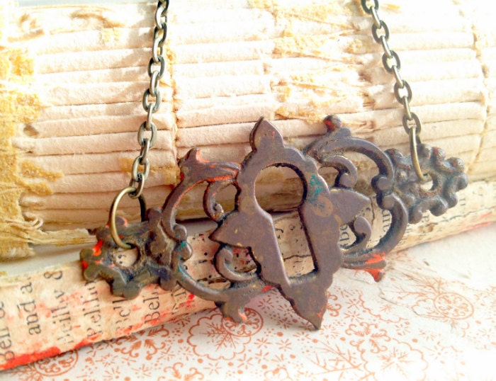 Antique Keyhole Necklace - Art Nouveau - Victorian Steampunk Skeleton Key Necklace - Jewelery - Elegant Whimsical Shabby Salvage