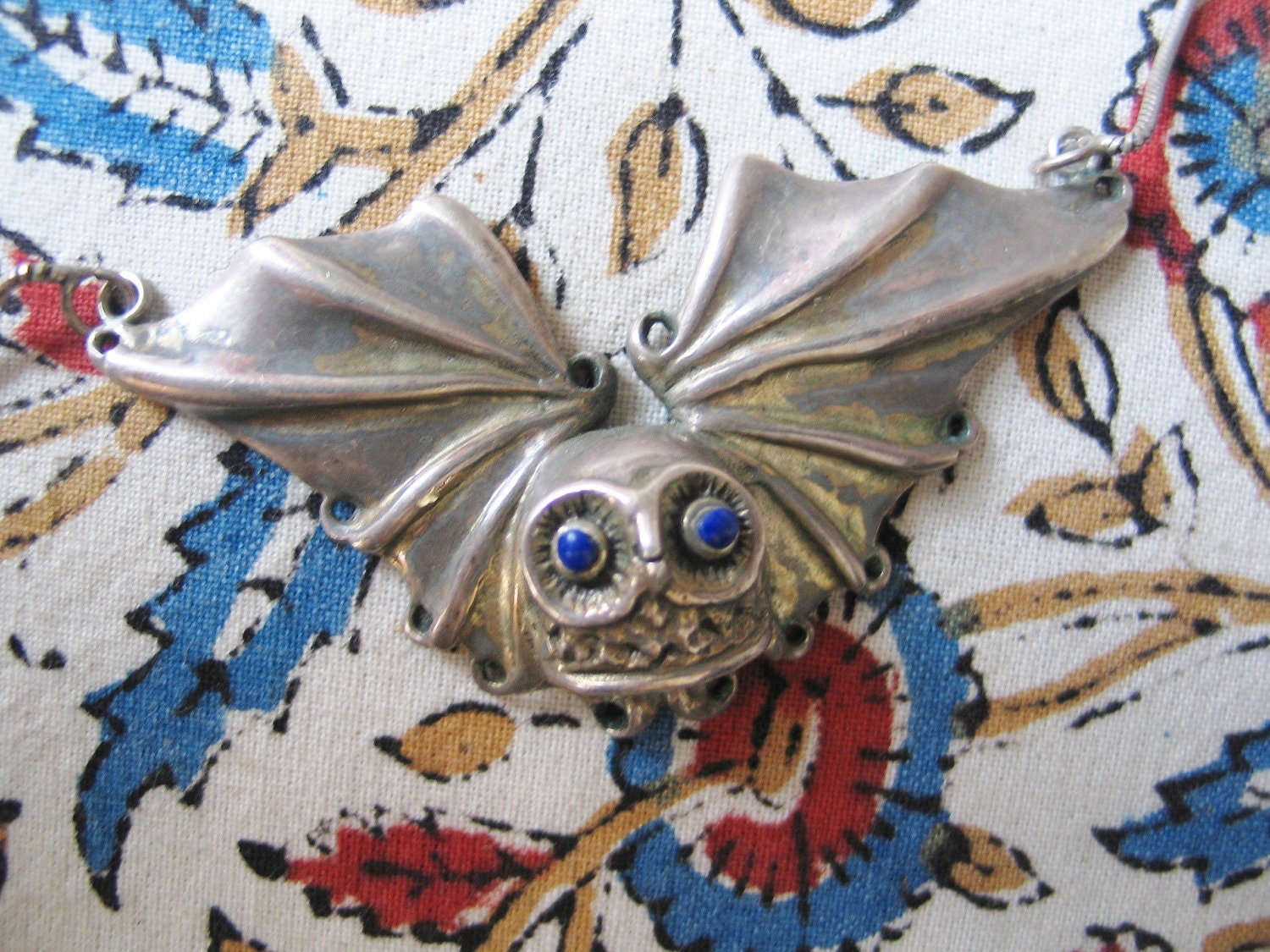 Beautiful ooak spooky 925 silver owl pendant with lapis lazuli eyes