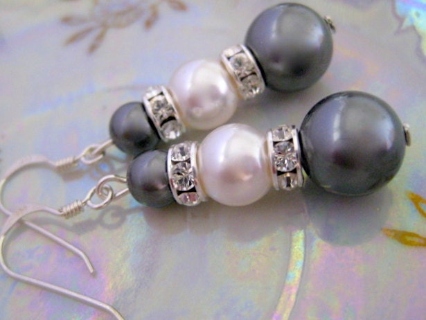 Maryanne- Dark Grey Pearl Dangle Earrings. Bridal Accessories Bridesmaids Dark Gray and White pearl earrings