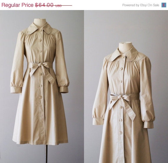 70s trench / 1970s tan princess trench coat / Tan Bella jacket