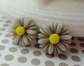 SHOP SALE- Gray and Yellow Daisy Post Earrings