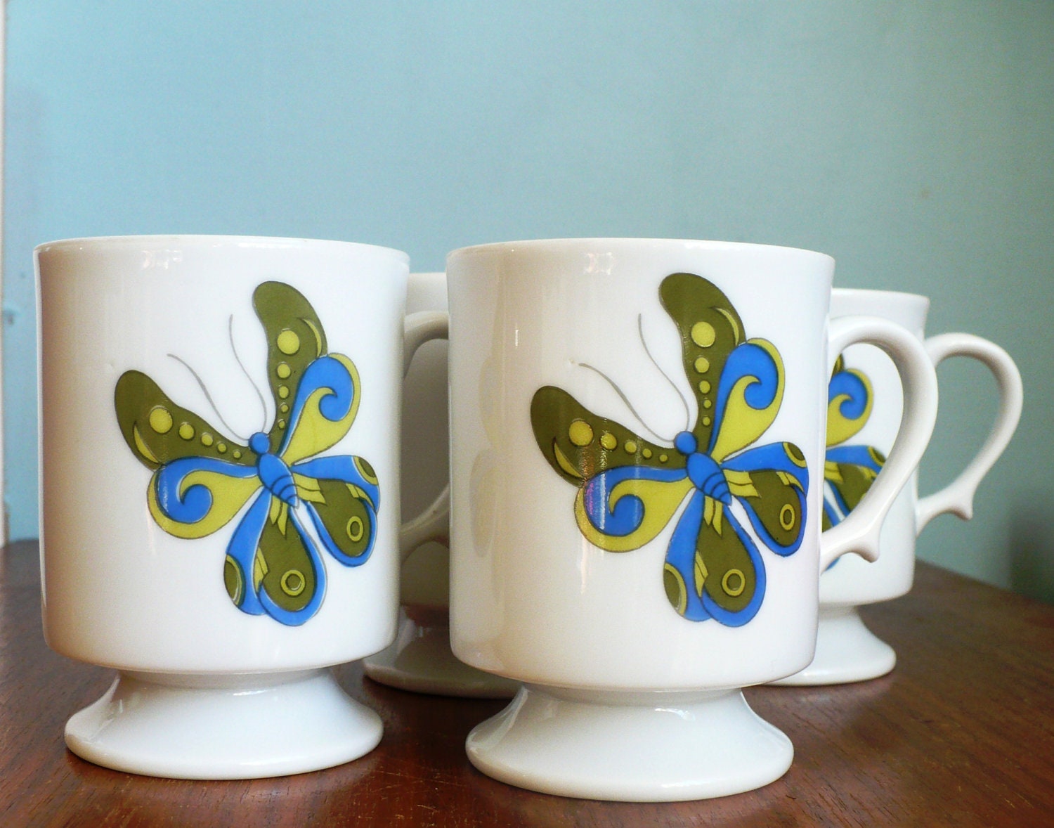 Butterfly Vintage Pedestal Mugs White Porcelain Set of 4 Mint Condition