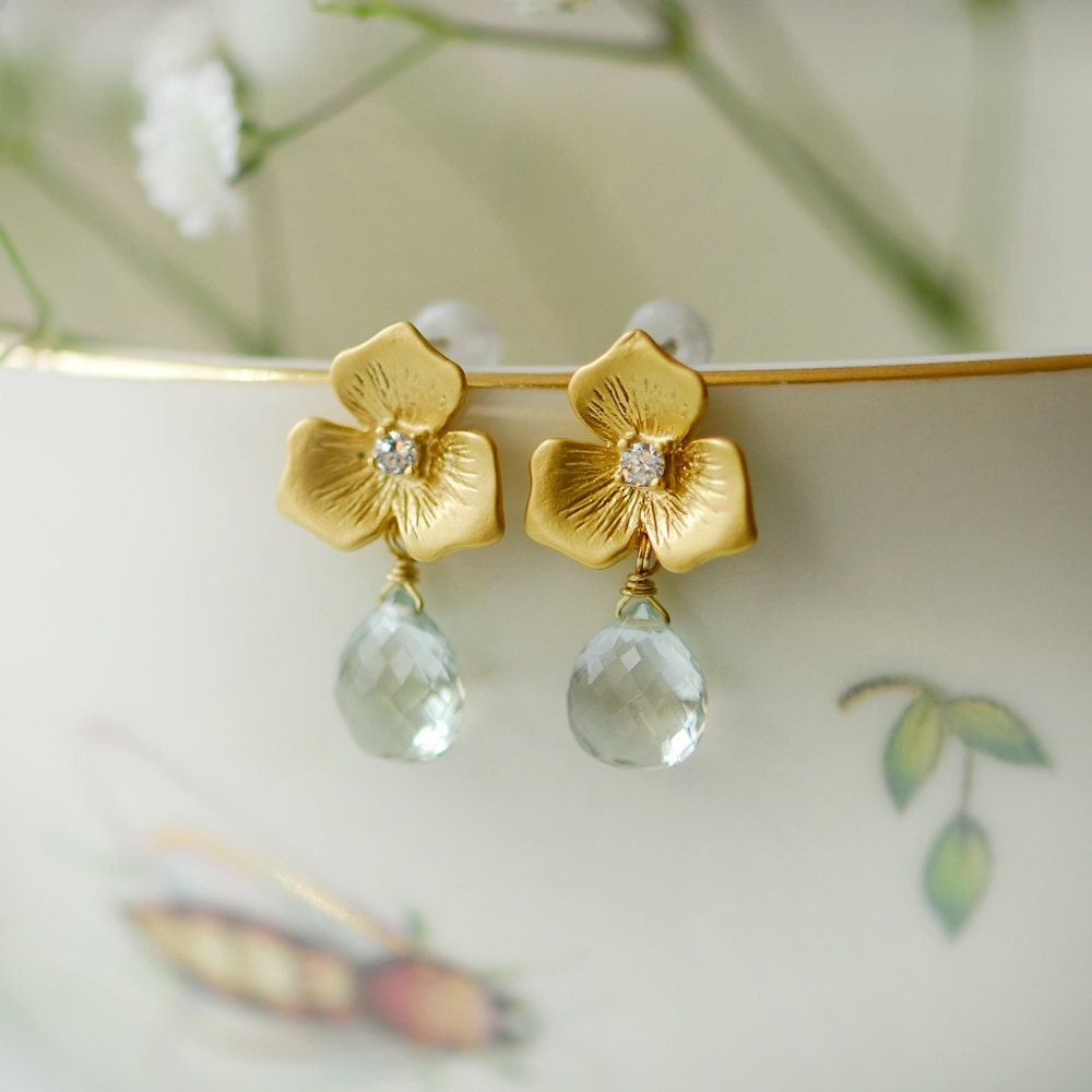 Green Amethyst earrings in gold, Sage green earrings, Green bridal earrings, Gold stud earrings, Flower stud earrings, Gemstone jewelry