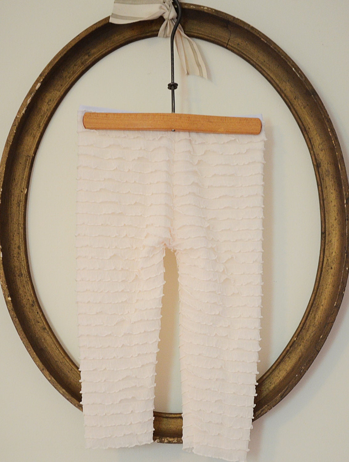 Ruffled Leggings Creamy white size 6 month