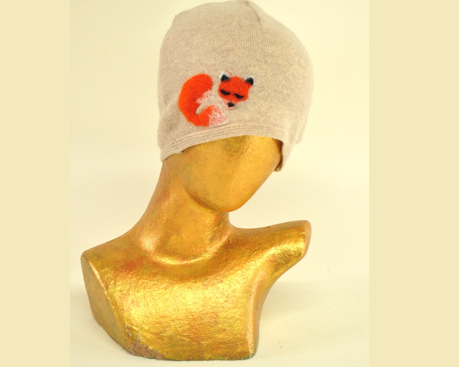 The Sleeping Fox handmade cashmere hat TAN BEIGE Needle Felted