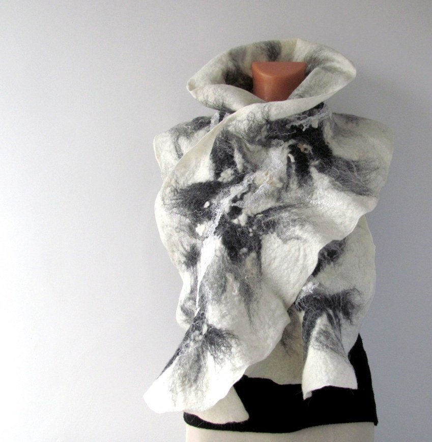 Felted scarf ruffle collar -  White Black