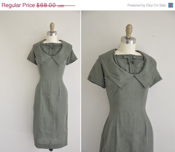 FINAL 50% OFF SALE..//.. vintage 50s dress / 1950s flattering plaid cotton dress / 1950s green bow tie dress