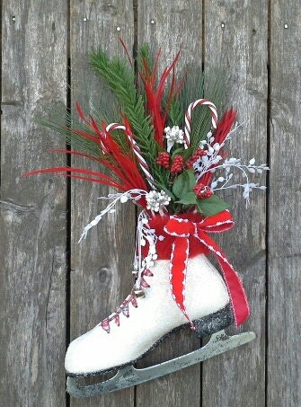 Christmas Ice skate SALE Holiday ice skate - Wreath - Wall decor - Door decor - Cottage decor