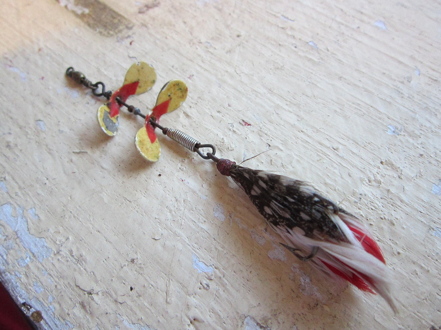 vintage fishing lure - PFLEUGER Tandem Spinner - feathers