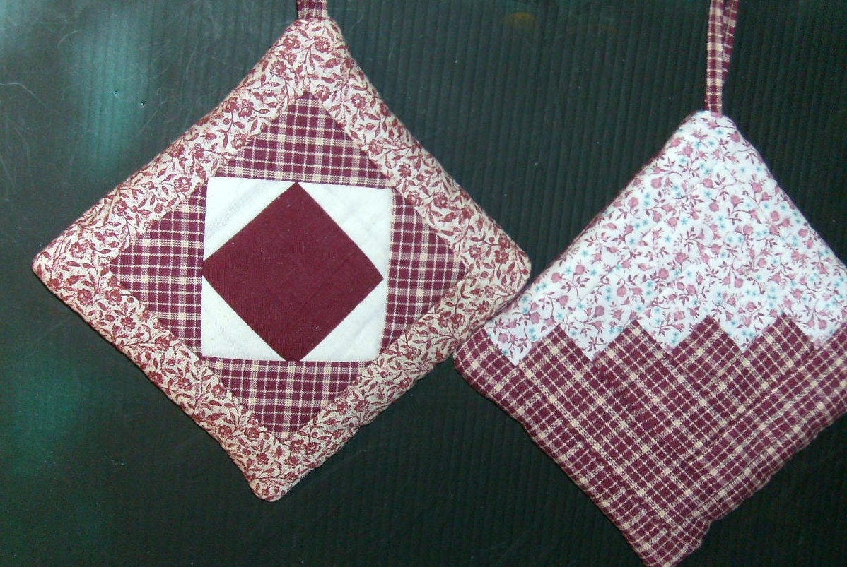 POT HOLDERS Pair Patchwork "Square In Square" "Log Cabin"  Reds White,  Handmade, Traditional, Quilt Design, Upcycled Cut Away Fabrics