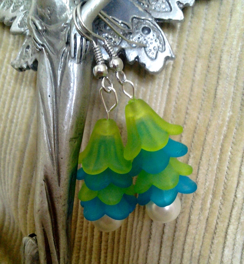 Blue and Green Frosted Flower Dangle Earrings with Pearls