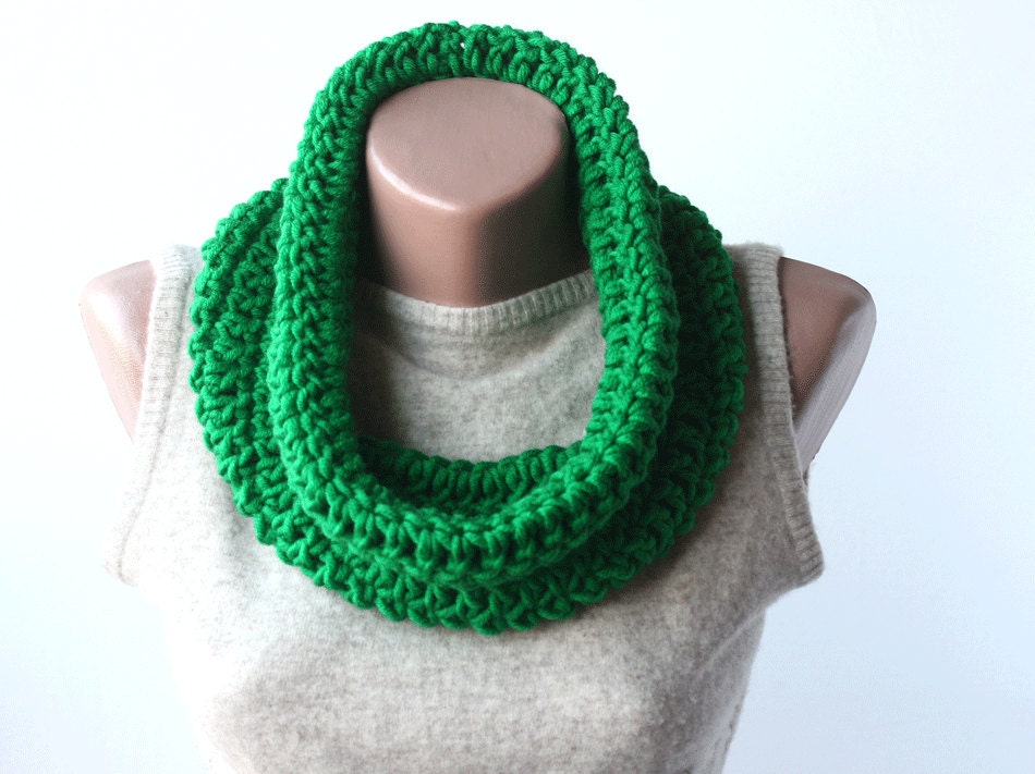 Chunky cowl scarf - kelly green scarf - crochet loop cowl - winter neckwarmer  - gift under 25 for women - christmas gift idea