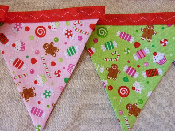Christmas Bunting in pink and green sweetie fabric Perfect for holiday parties Over 7 1/2 ft long (excl. ties) with 14 flags READY TO SHIP Il_570xn
