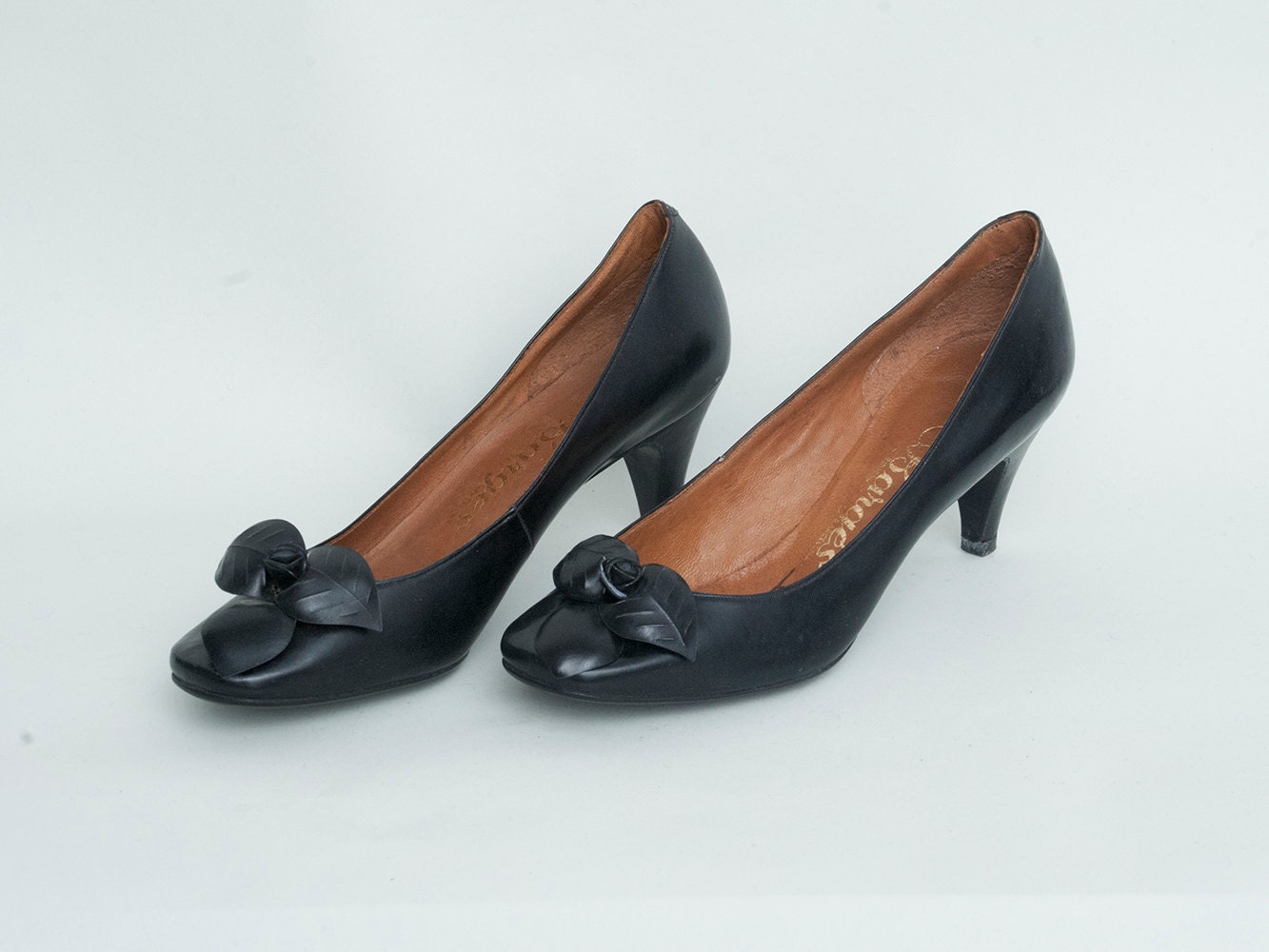 Size 4.5 Narrow Black Flower high heels pumps Dead stock vintage - blessthatdress