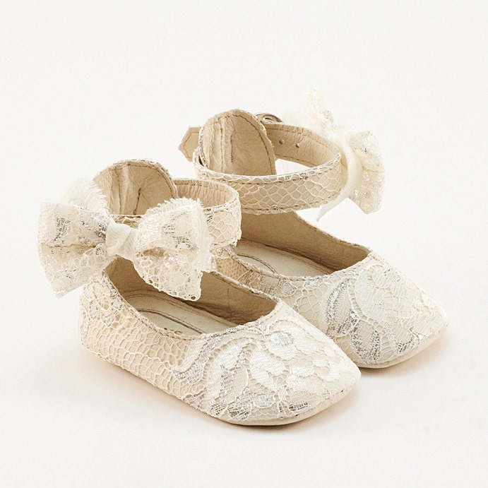 Baby shoes from lace-covered beige leather