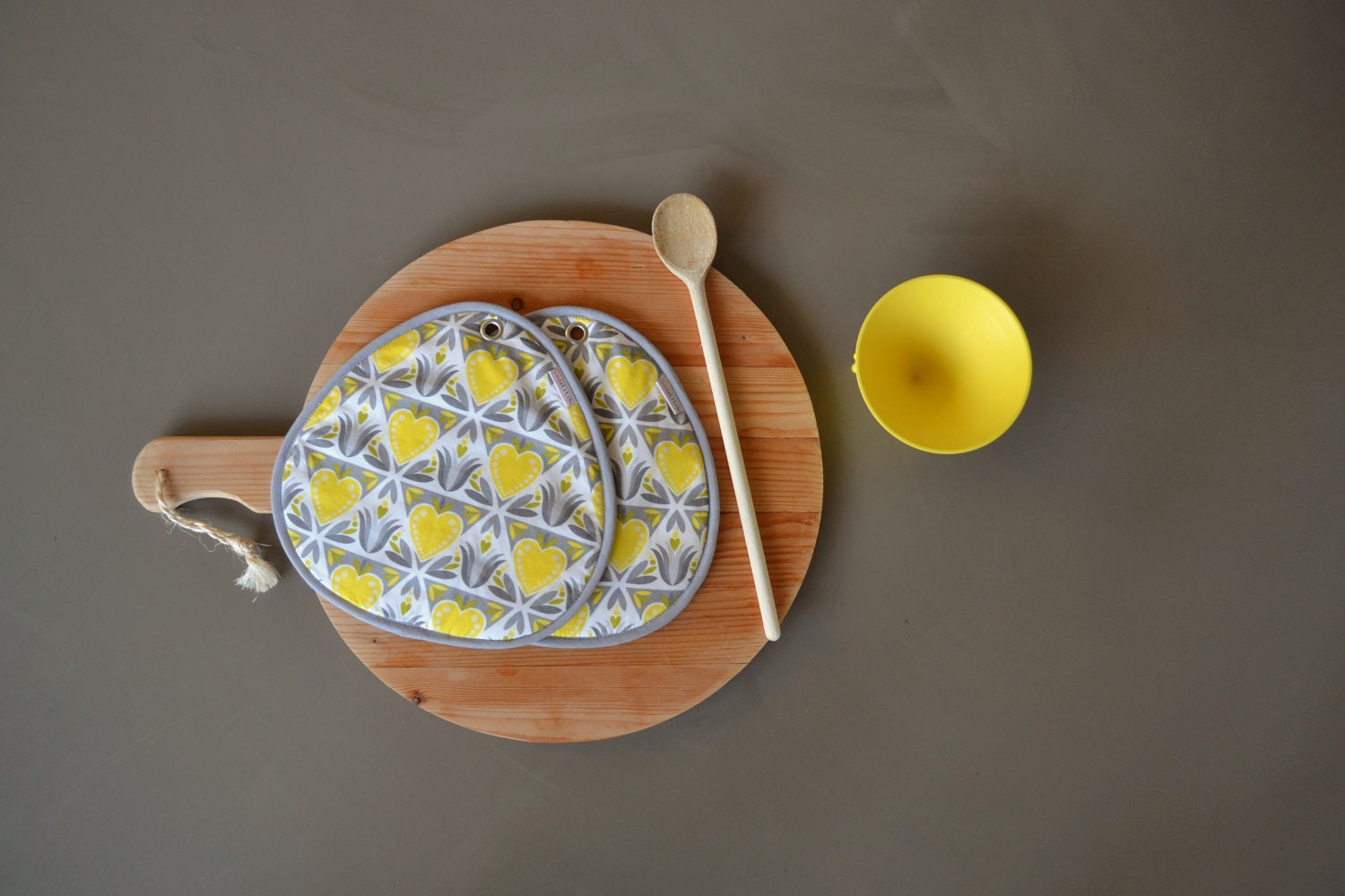 be mine potholders - grey and yellow hearts print - big graphic styled tulips and hearts from Hamburger Liebe - hilco fabric