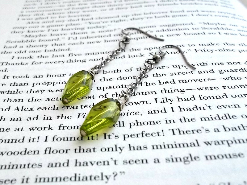 Dangling Earrings - Apple Green - Silver Chain